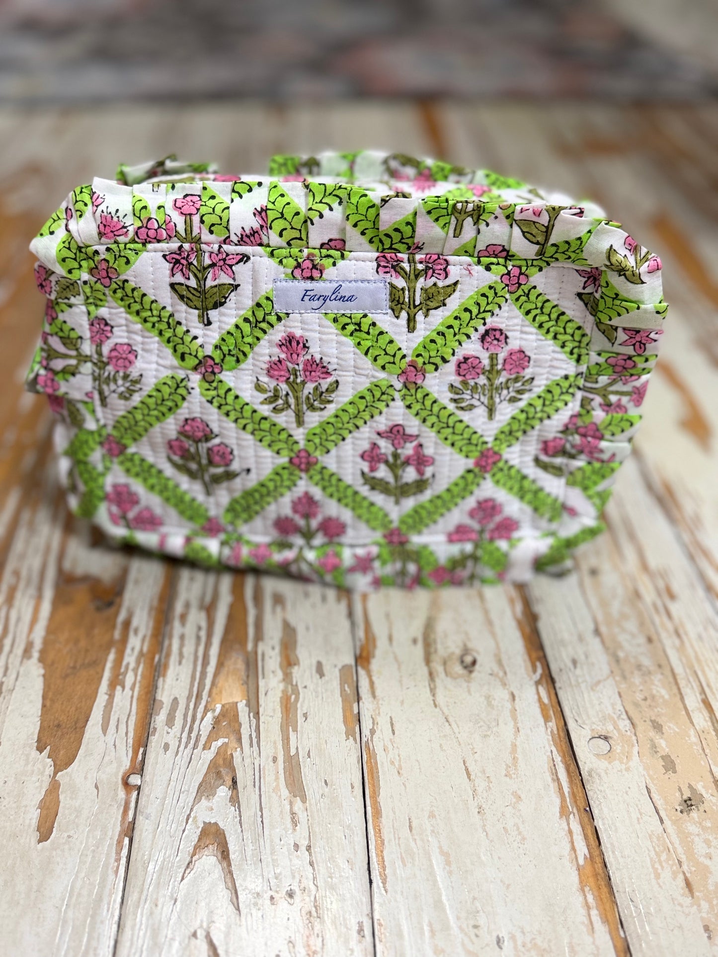 FRILLY TOILETRY BAG IVY